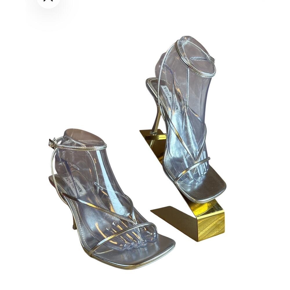 NWB Steve Madden Silver Metallic Strappy Platform Sandals – Size 8